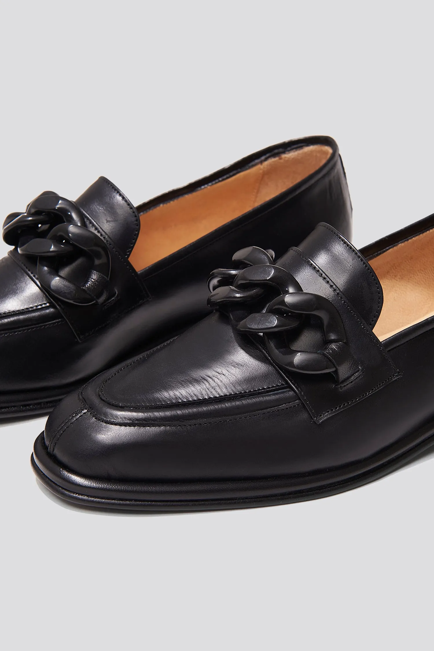 Alma Loafer in Black/Black