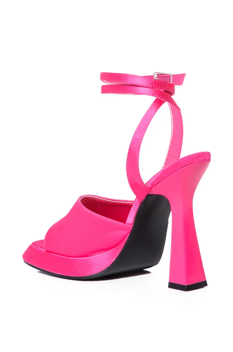 AZALEA WANG MAISHA CHUNKY SANDAL IN PINK