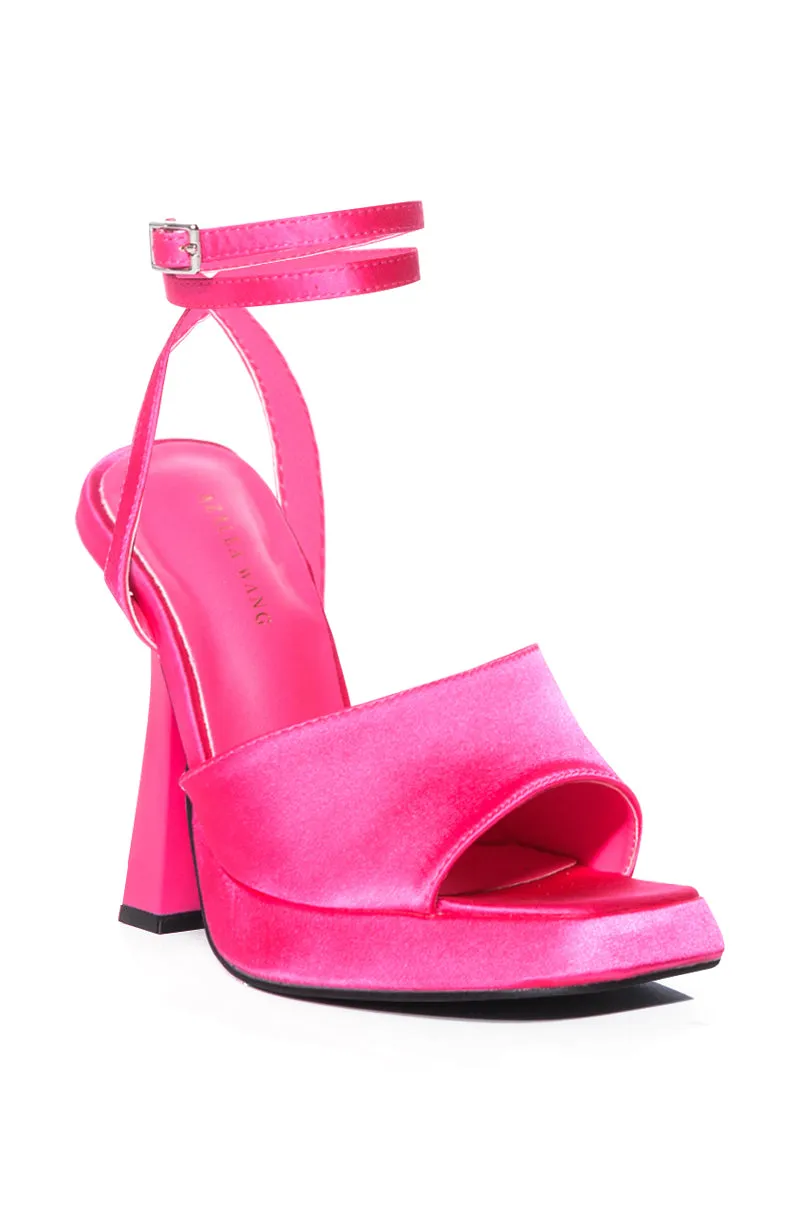 AZALEA WANG MAISHA CHUNKY SANDAL IN PINK