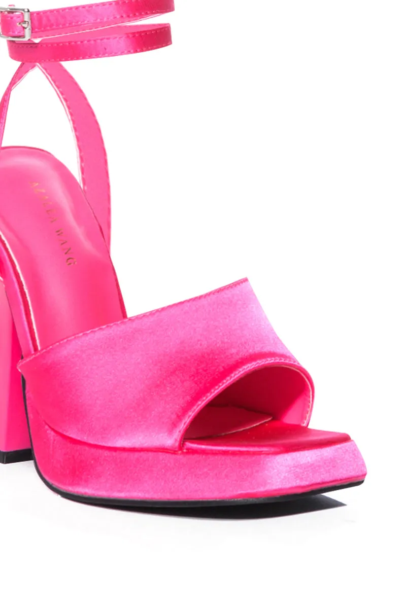 AZALEA WANG MAISHA CHUNKY SANDAL IN PINK