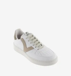 White sneaker with contrast taupe V and heel